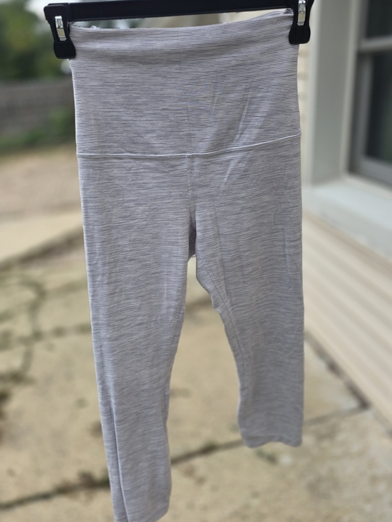 lululemon athletica Pants - Lululemon Heather Gray Cropped Leggings - Comfortable Everyday Stretch